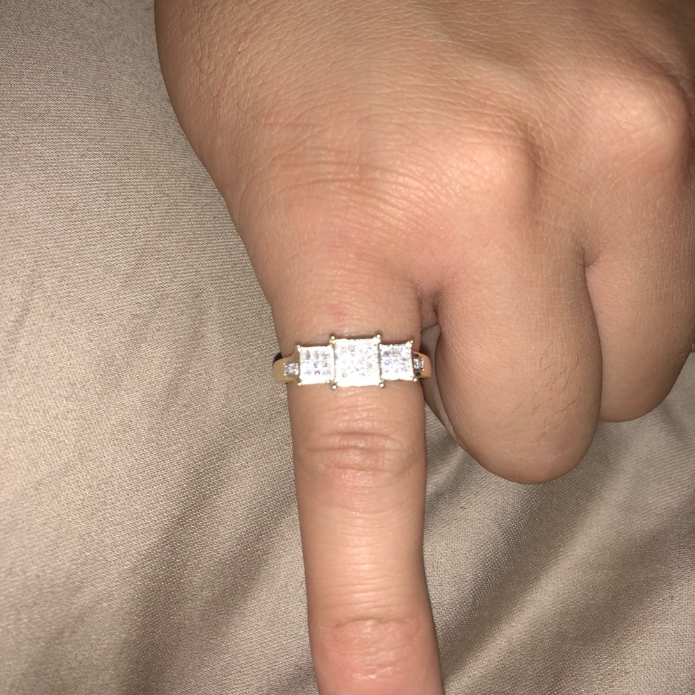Gold diamond engagement ring